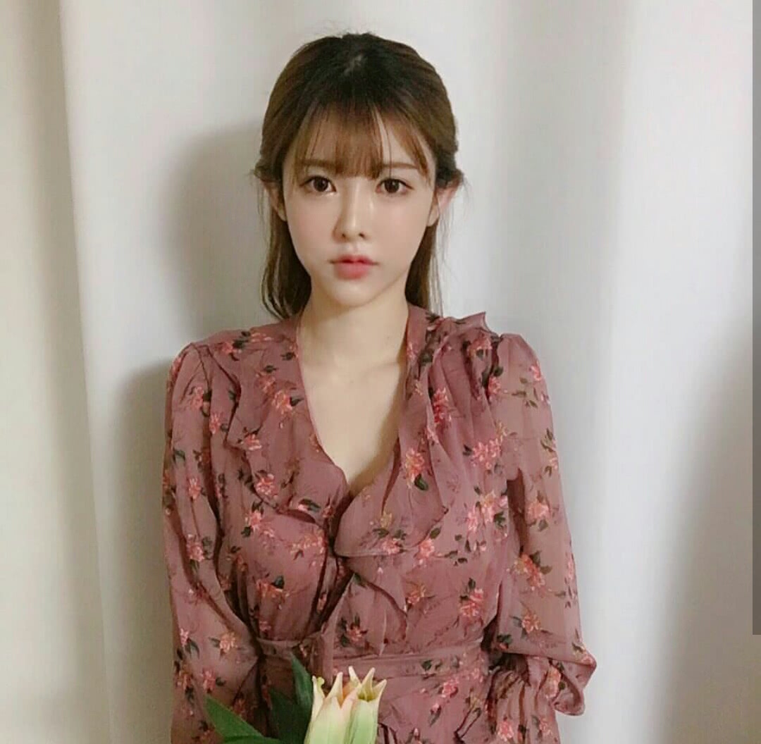 亚洲第一美少女阿英又双叒玩绝地求生5杀吃鸡沉迷其中