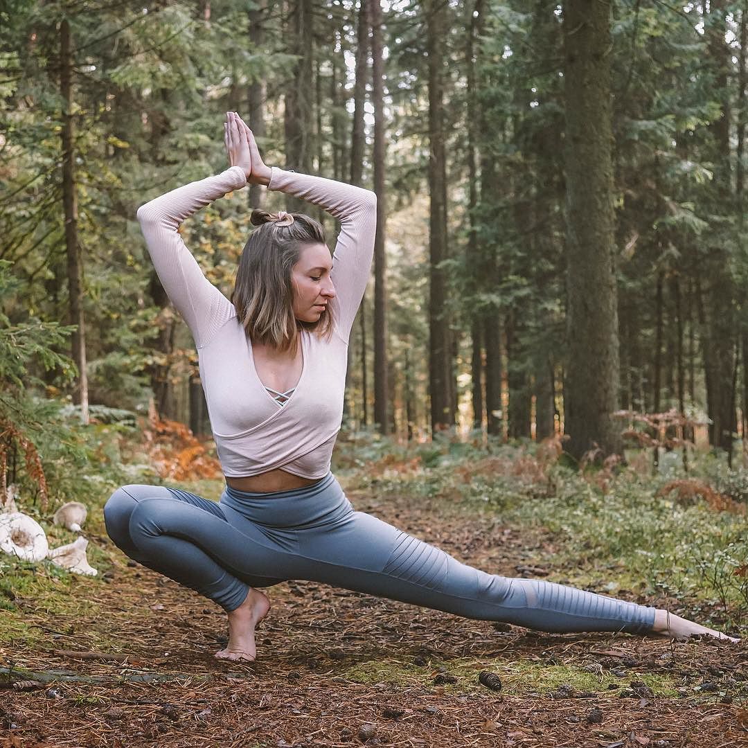 坚持这几个体式,练就凹凸有致的明星身材|体式|瑜伽|身材_新浪新闻