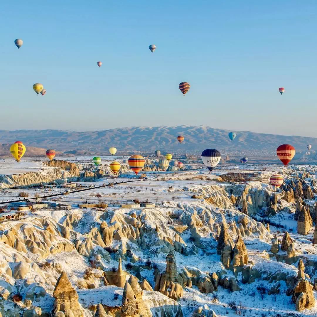 土耳其横跨欧亚大陆,三面环海,独特的地貌和气候让这里成为了自然天成