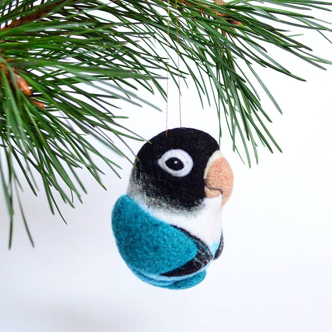 跳跃枝头的彩色鹦鹉来自lindabrike的羊毛毡艺术品