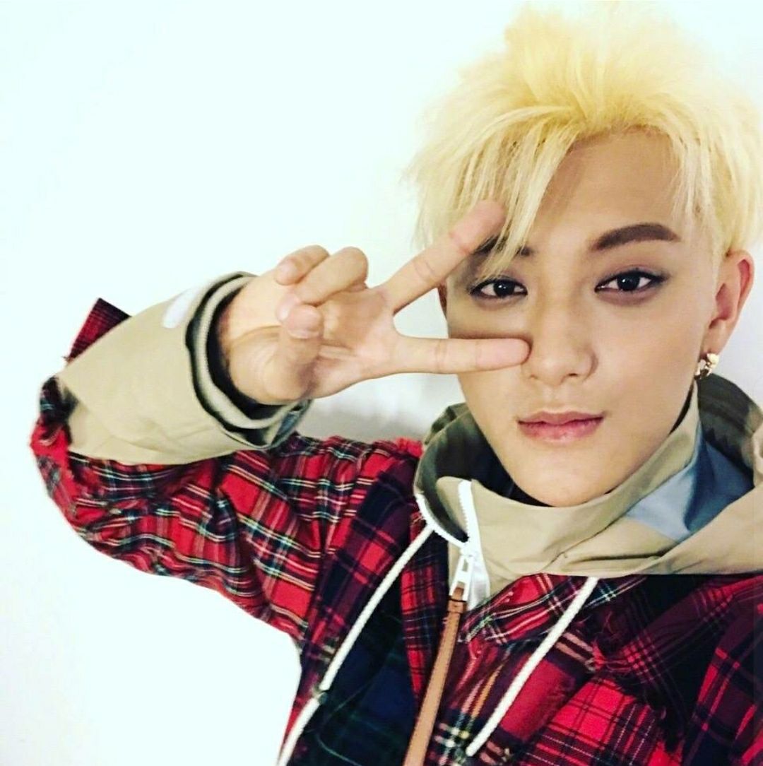 尬歌跑调尬舞跳不动,我要被这枚清奇的黄子韬笑坏了