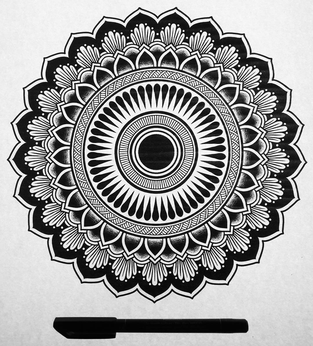 曼陀罗 禅绕画 黑白插画 黑白装饰画 我们得