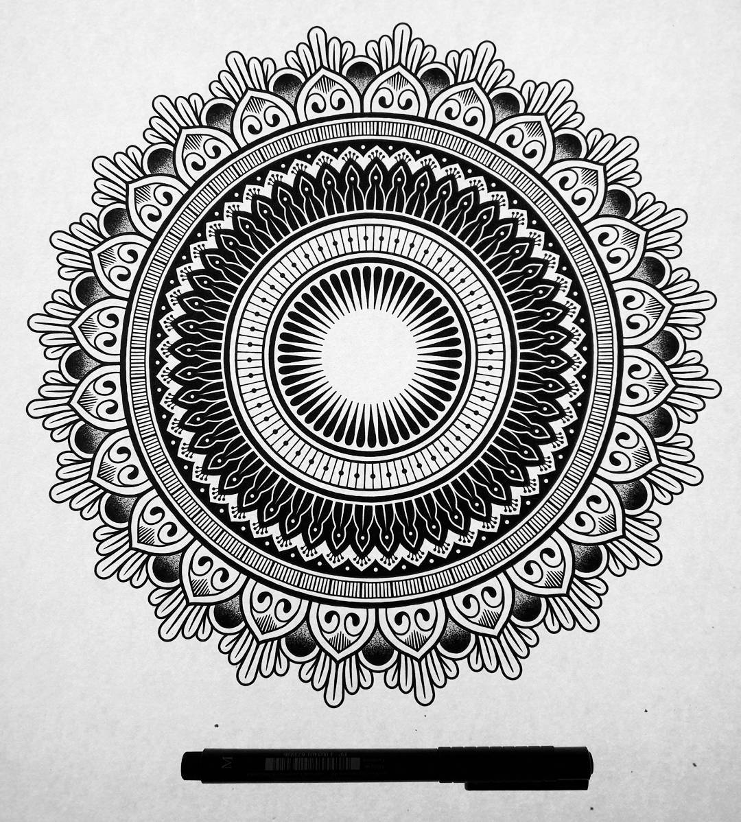 曼陀罗 禅绕画 黑白插画 黑白装饰画 我们得