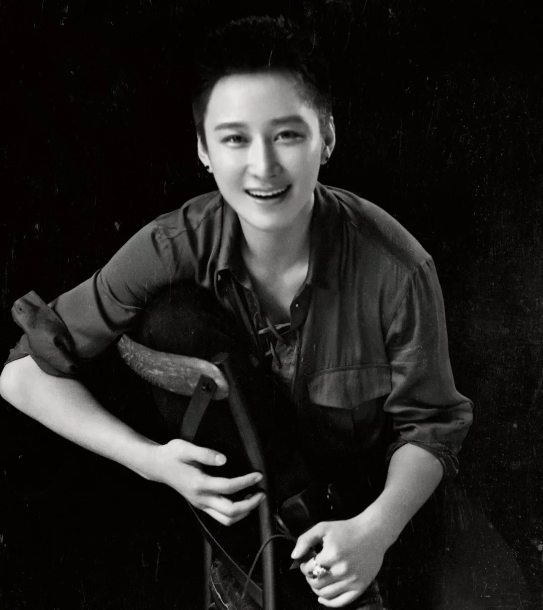 《红海行动》唯一女蛟龙佟莉:美得太惊艳!