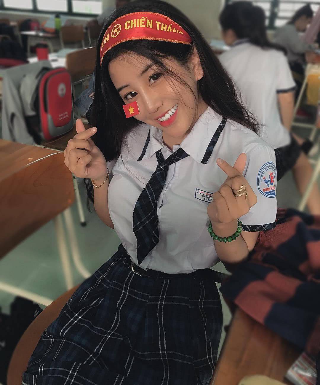 华裔越南美少女刚满17岁胸大腰细网友直呼不科学