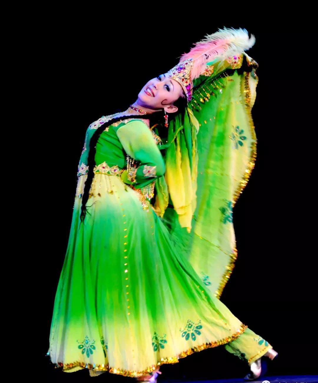 转业军官,新疆艺术学院舞蹈教师娜依沙.(拍摄于1993年)