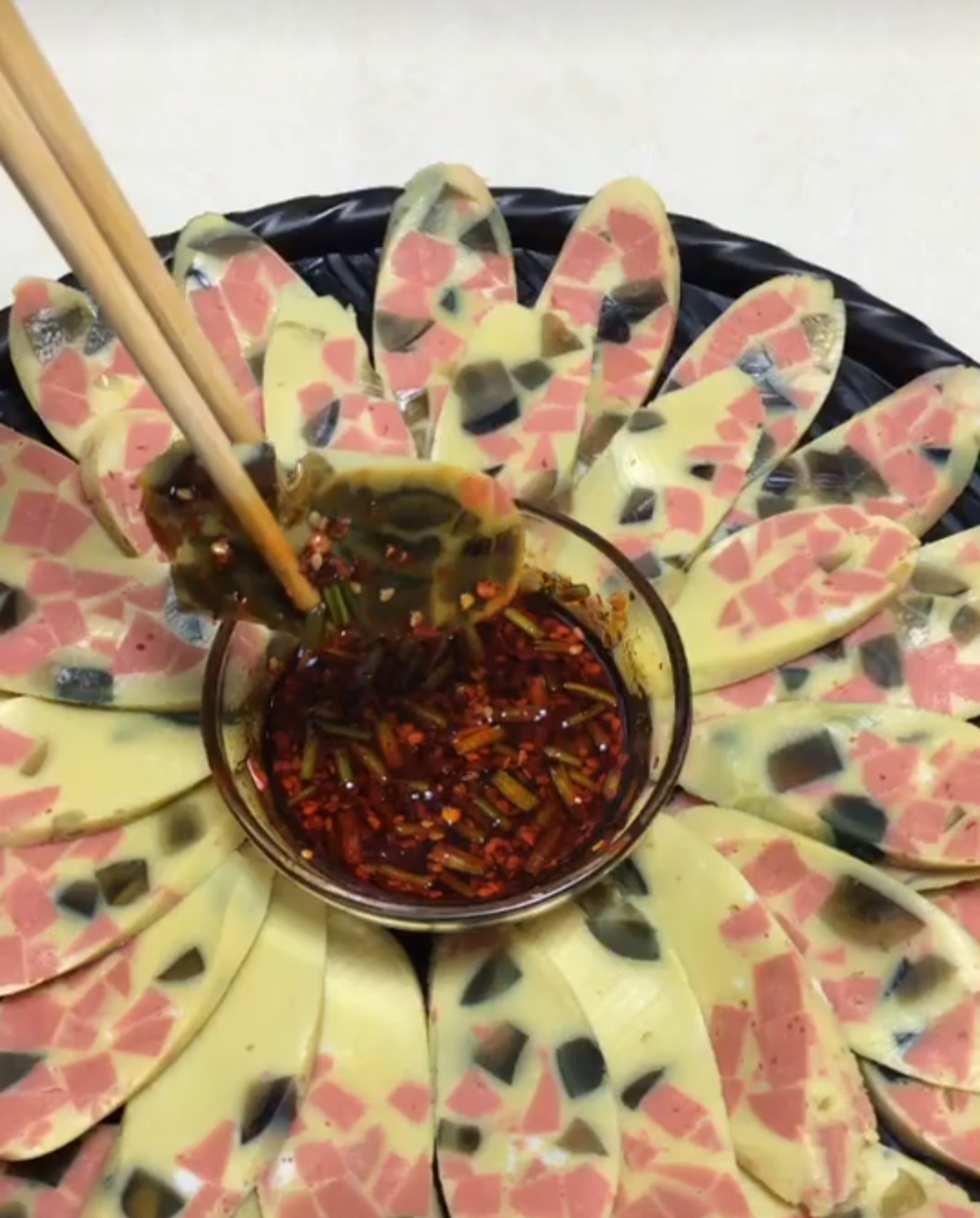 皮蛋鸡蛋灌肠的做法,好吃易做!也很适合不爱吃蛋黄的孩子哦