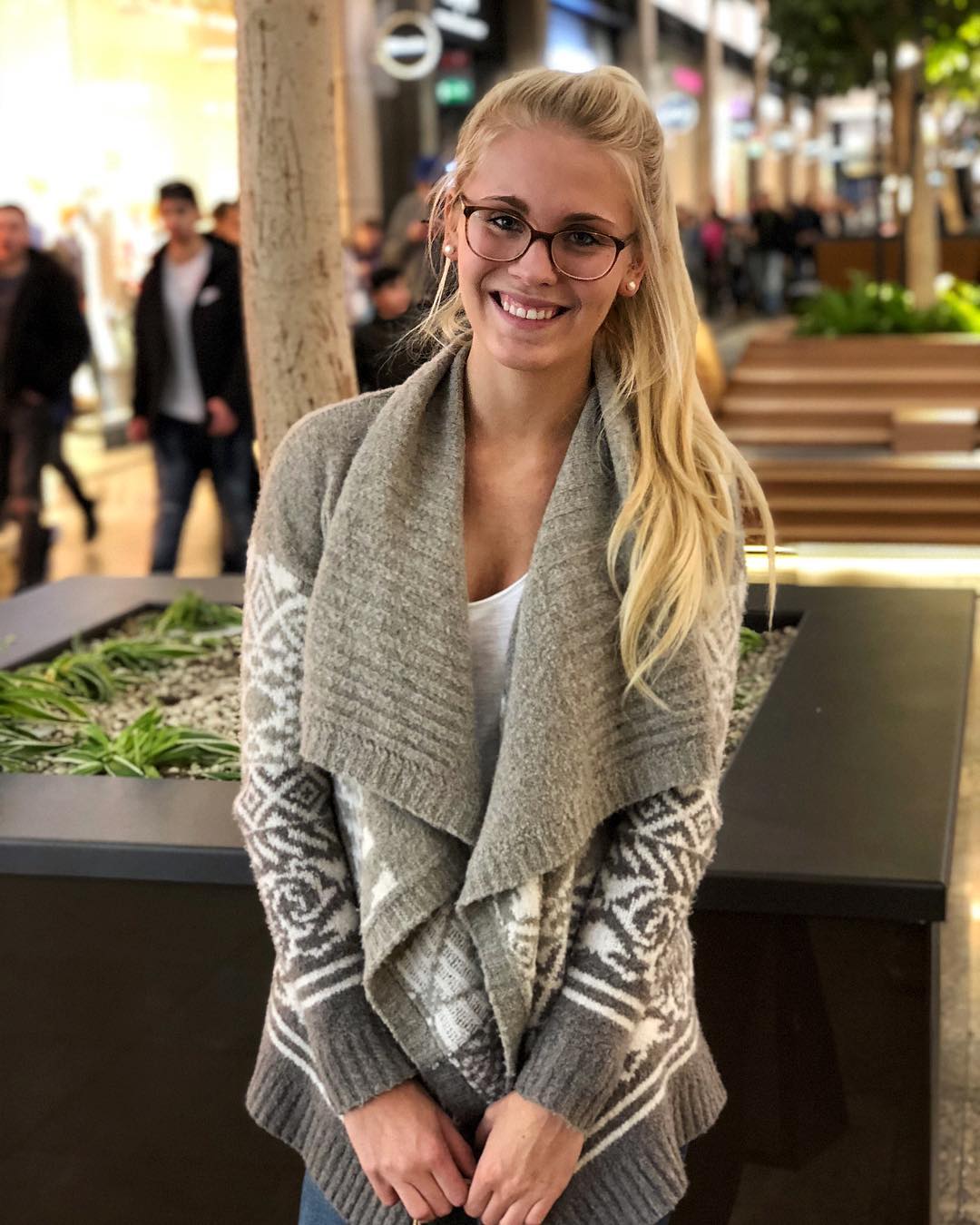 爱笑爱跑步运动的德国妹纸annkathrin照片一组