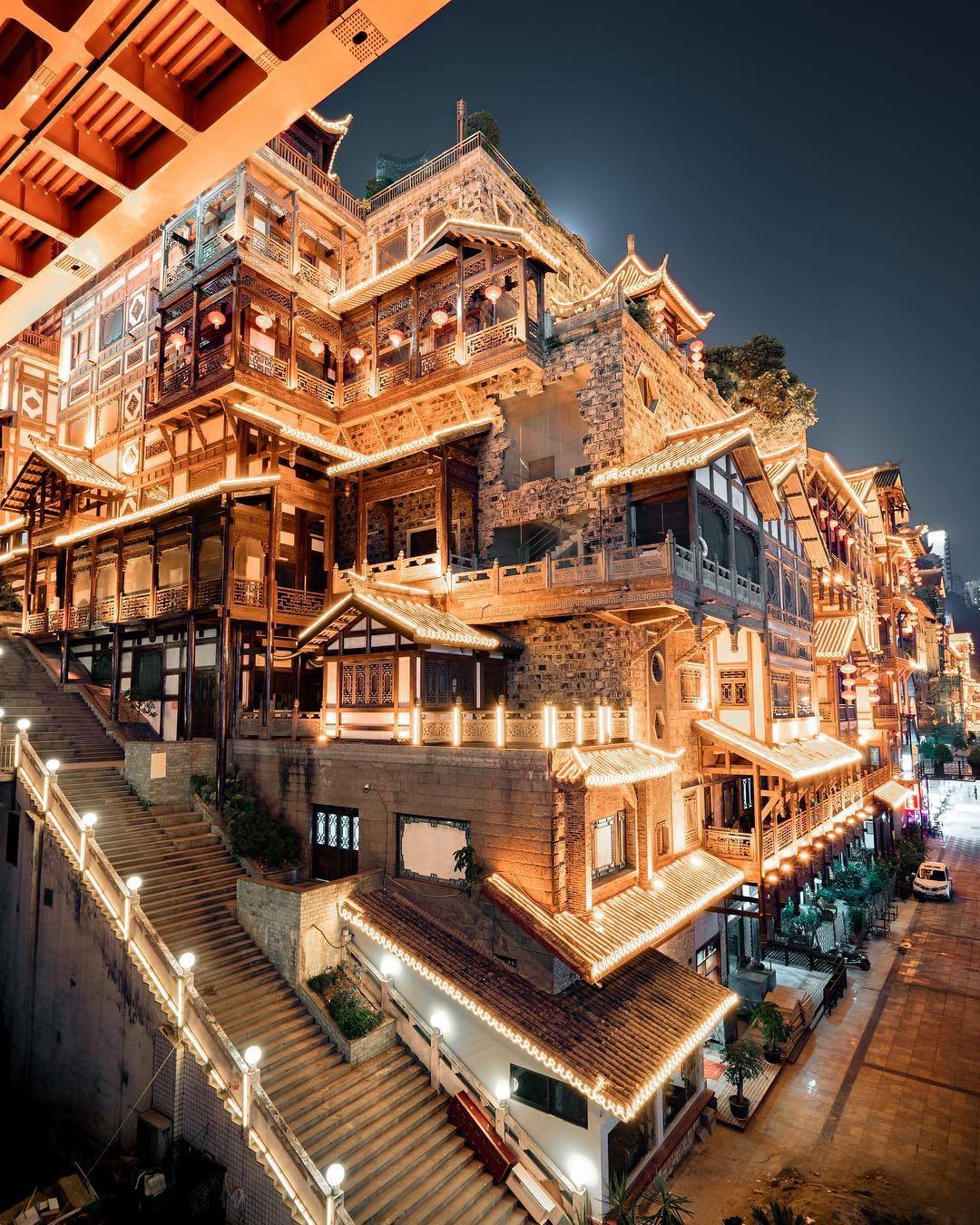 重庆,一个三维立体的3d城市,夜幕低垂下的她也是如此的美