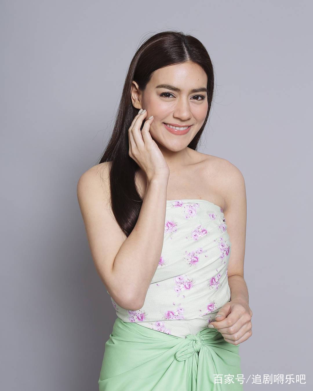 泰剧查龙药师曝定妆照mario和kim上演搞笑诙谐年代喜剧