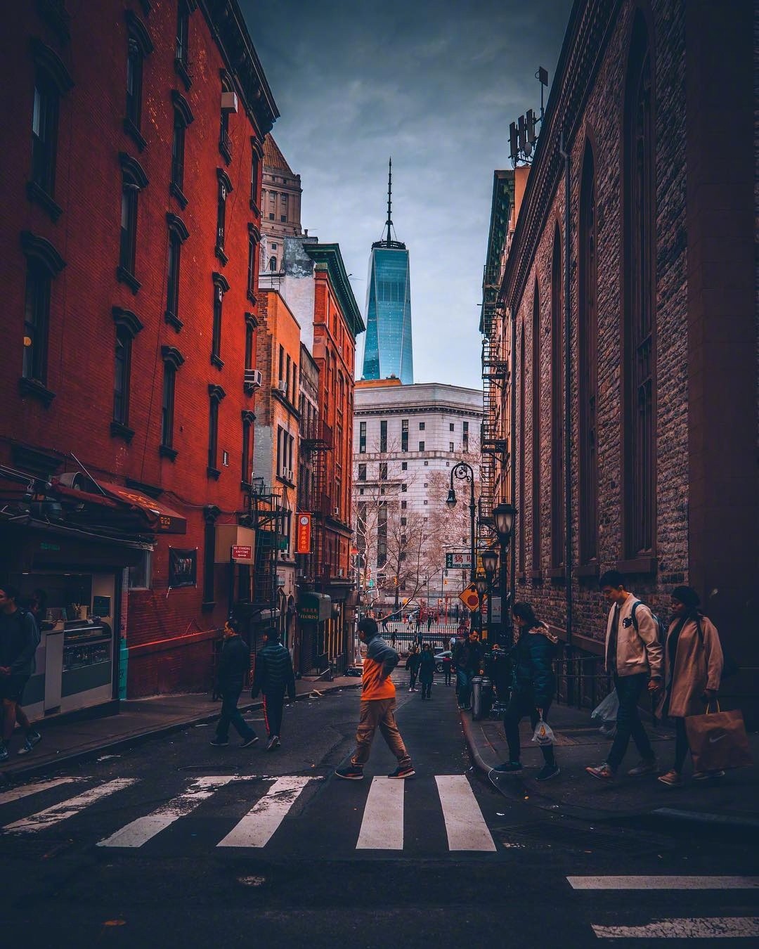 暗红色系下的纽约街景