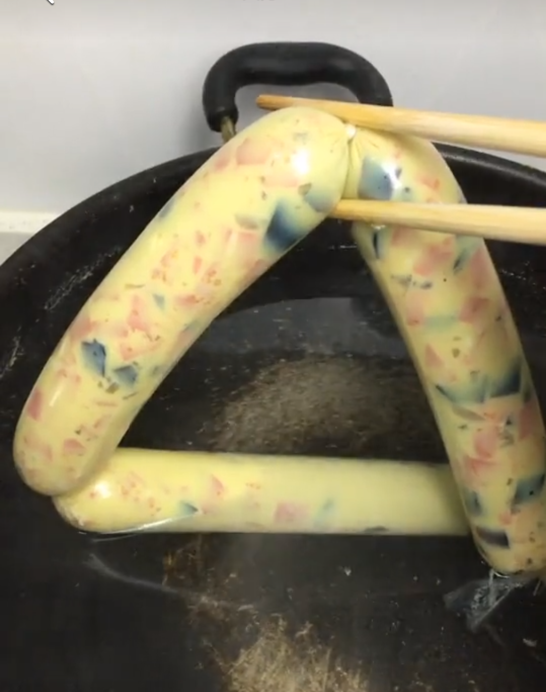 皮蛋鸡蛋灌肠的做法,好吃易做!也很适合不爱吃蛋黄的孩子哦