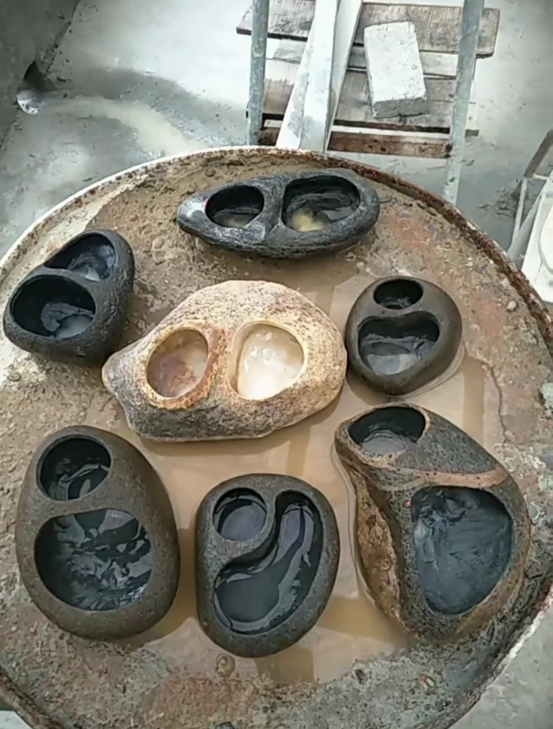 用鹅卵石做的花盆，漂亮的不像话，有种自然和新鲜感!