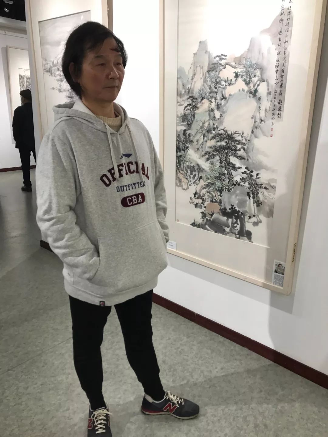 画家胡长森看展