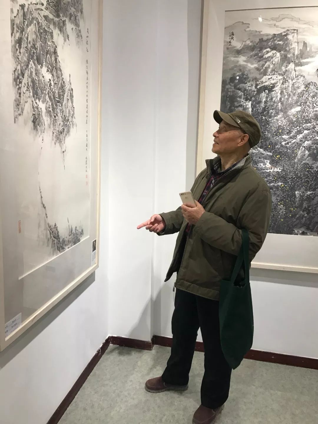 画家雷元汉看展