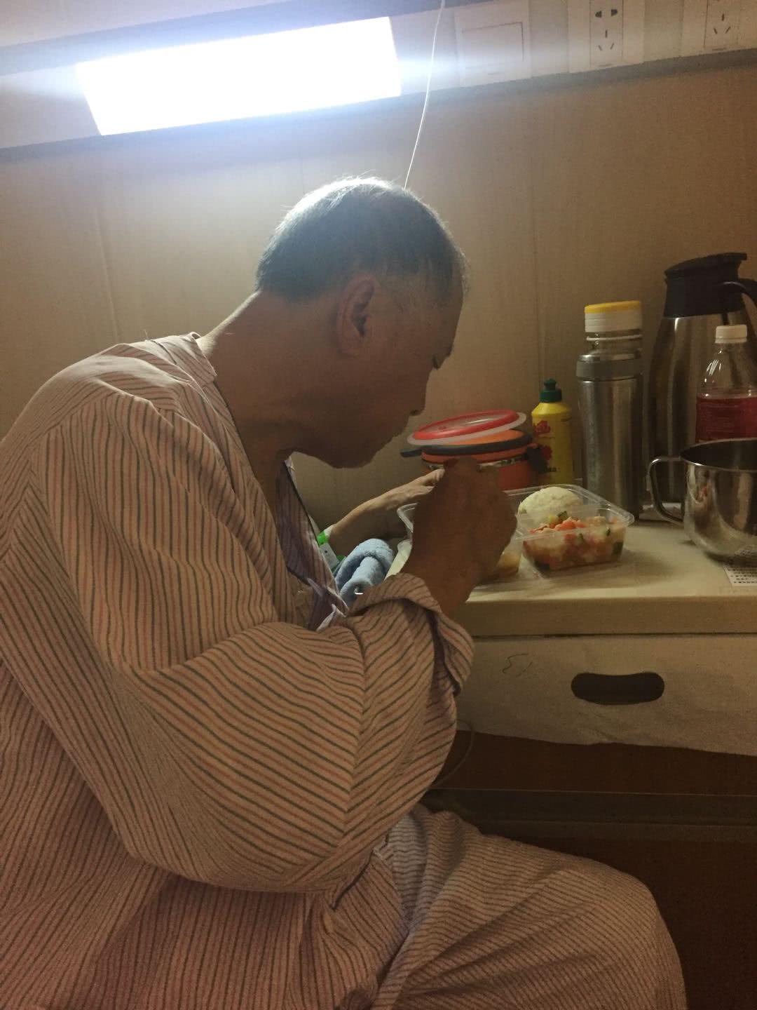 七旬老人到北京看病,连吃两份病号饭,说比在家吃的还好!