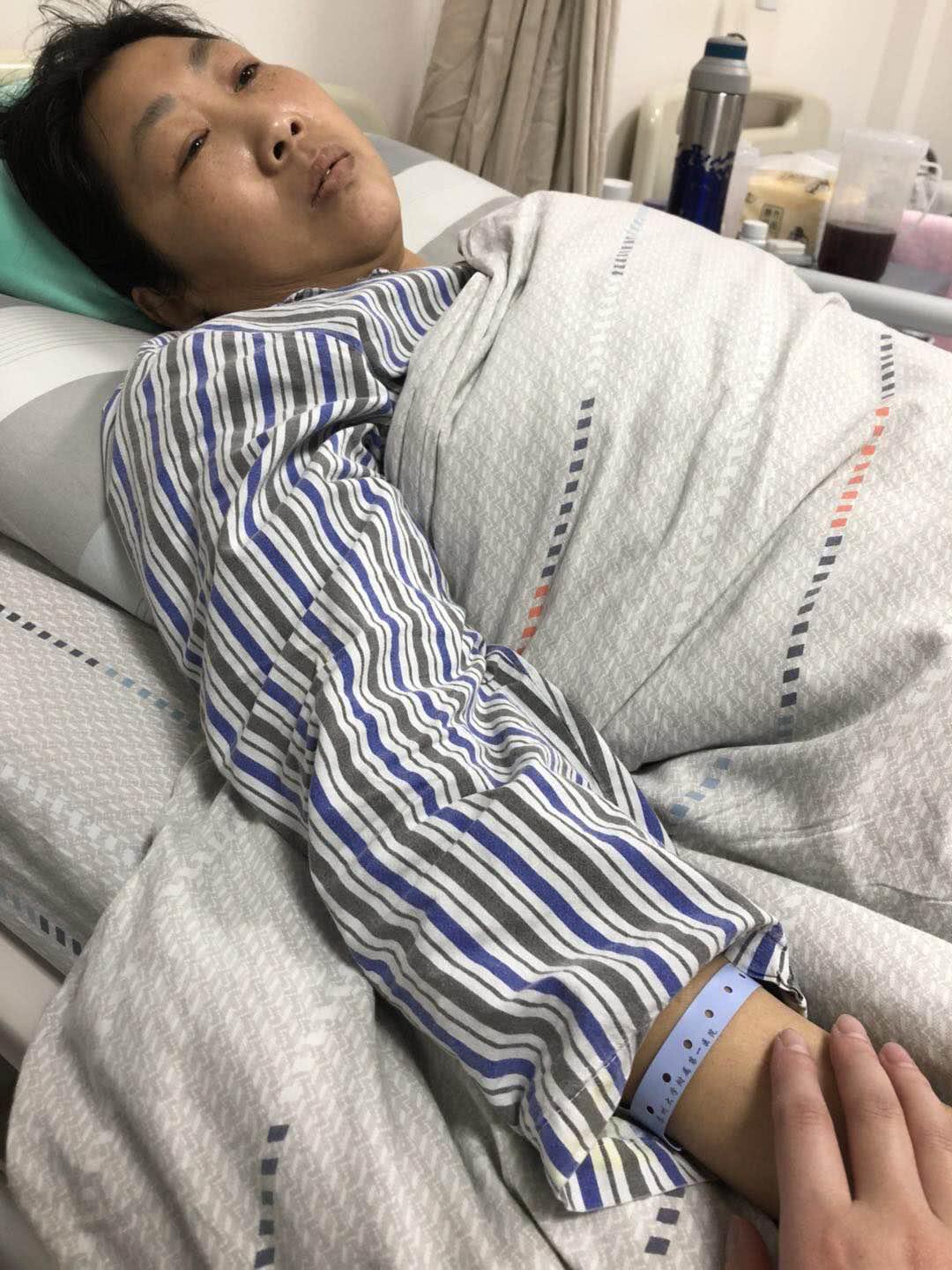 父亲已故母亲卧床不起92年女孩不想失去最后尽孝的机会