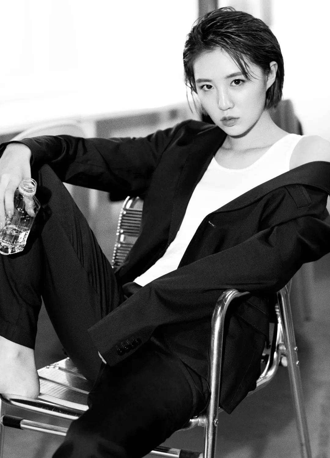 一见面送男主把刀,两集打八个,《继承者计划》里女主太酷了