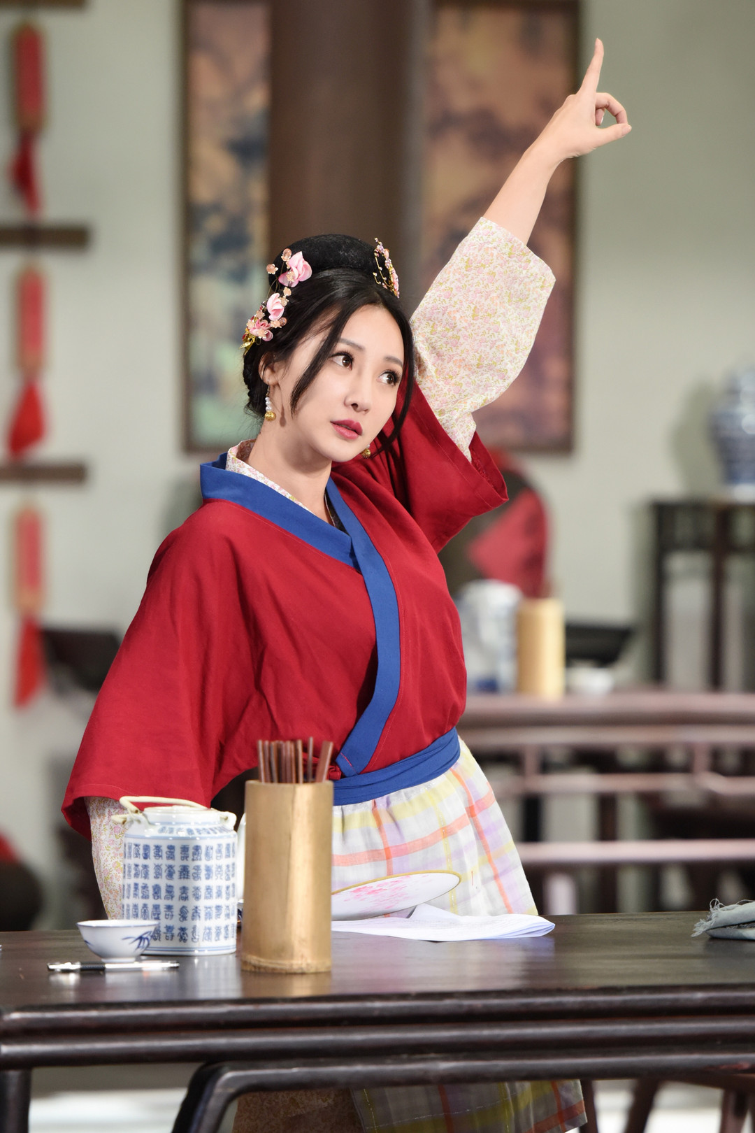 有生之年武林外传再聚首,柳岩版佟湘玉真是风情万种