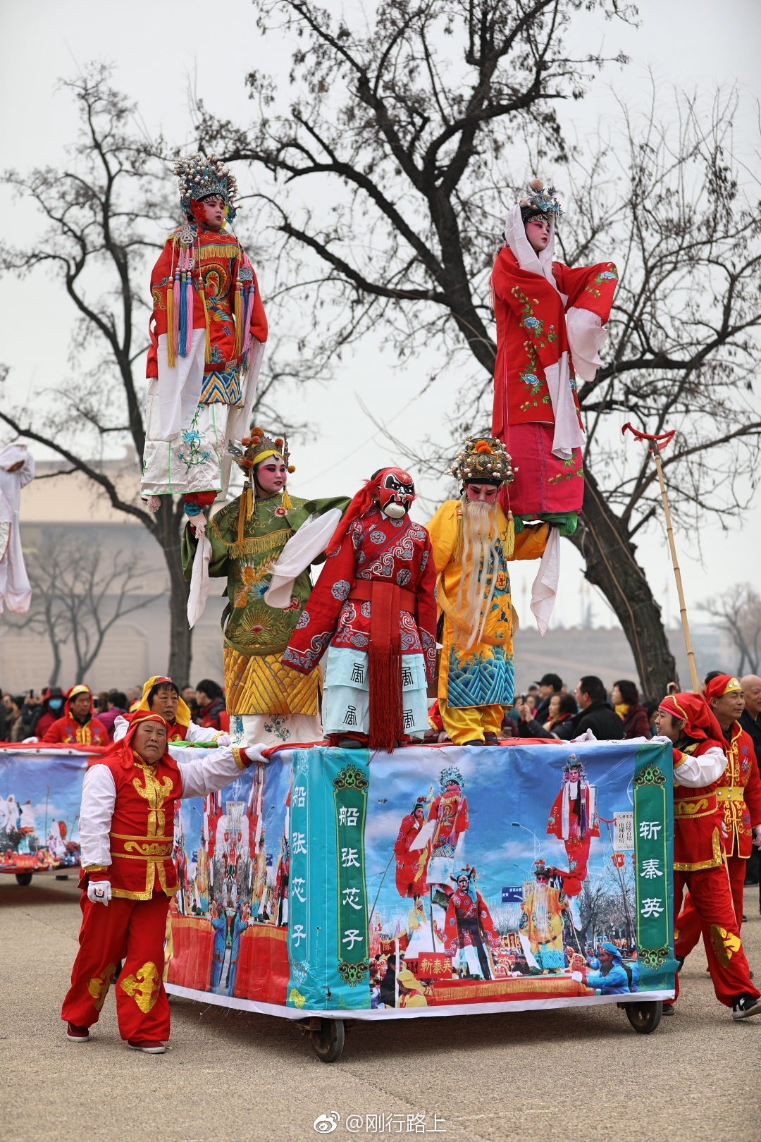 社火陕西民间一种庆祝春节的传统庆典狂欢活动.高台最为经典