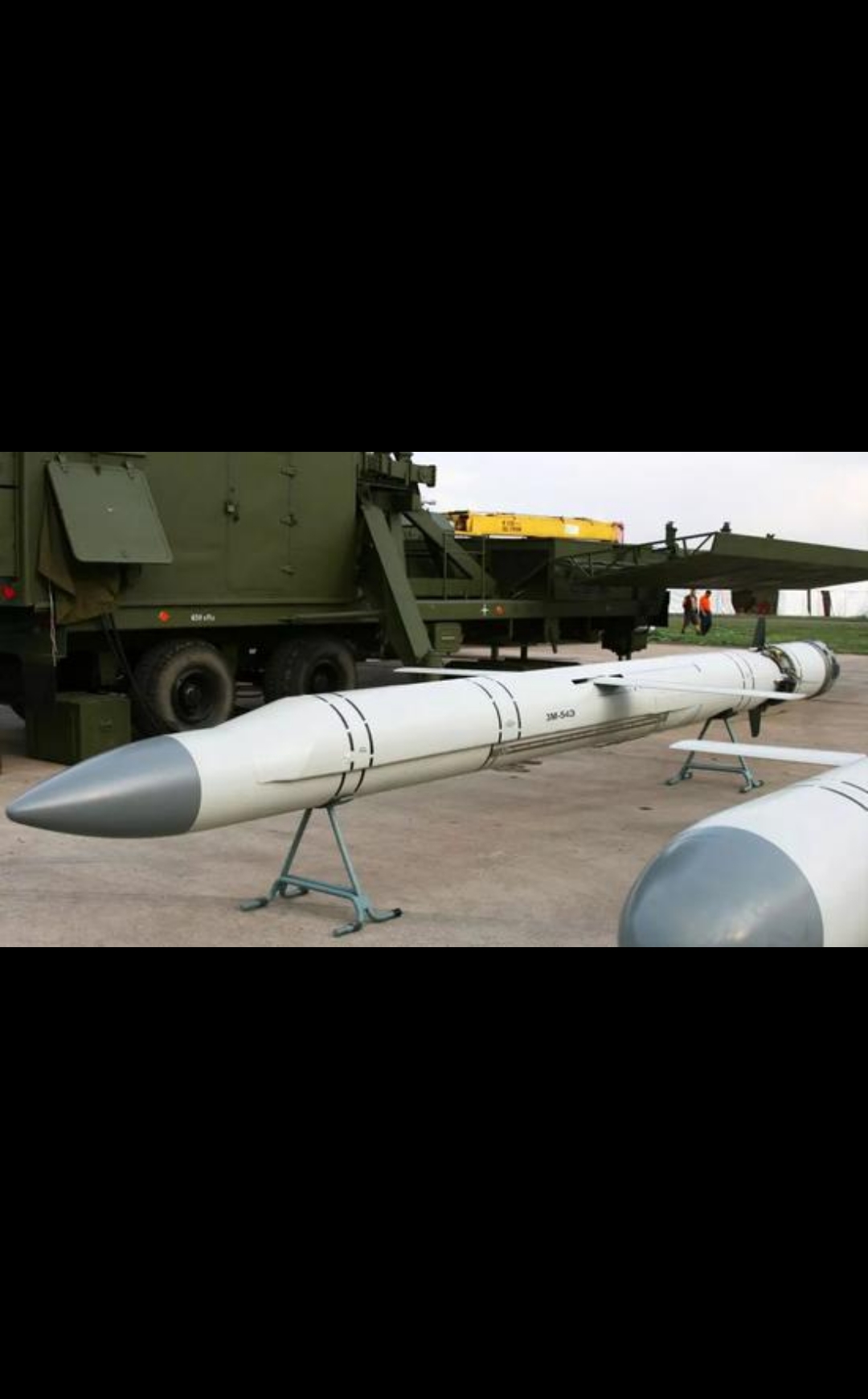 最近非常名声火的鹰击-18反舰导弹