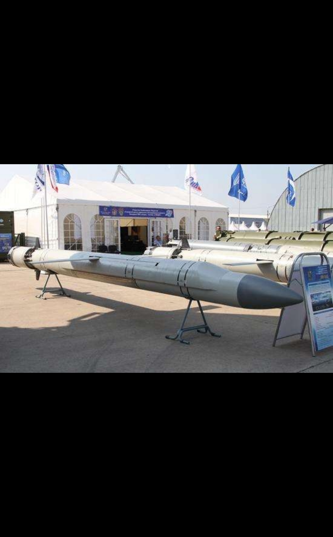 最近非常名声火的鹰击-18反舰导弹