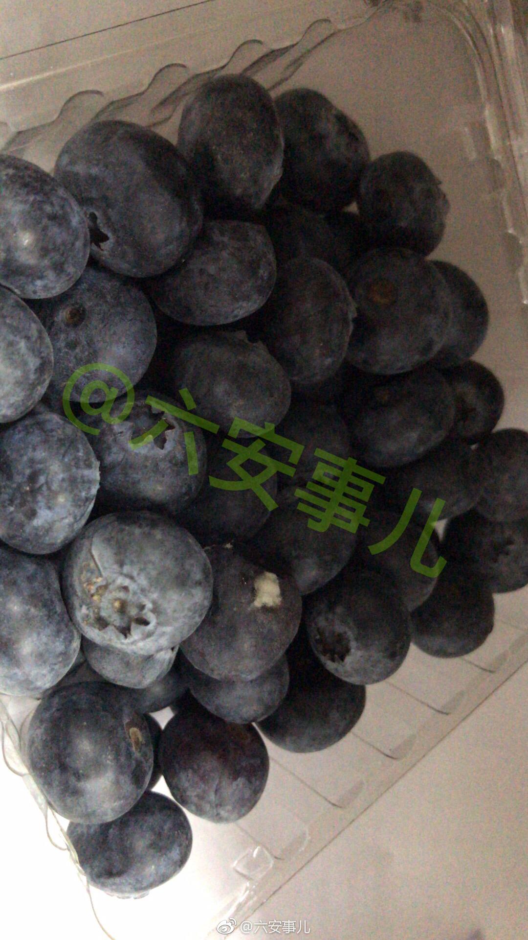 恶心!网爆六安某超市疑欺诈顾客出售过期水果,进口蓝莓都能霉变![吐]