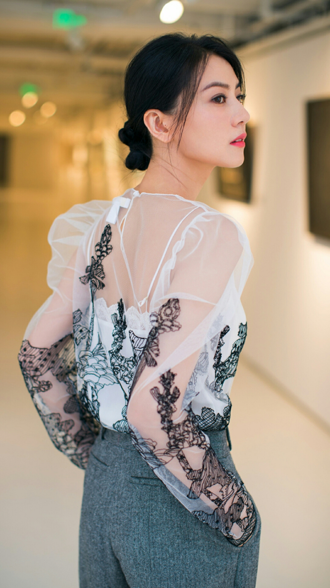 高圆圆身穿薄纱透视裙女神范十足美得像花儿一样