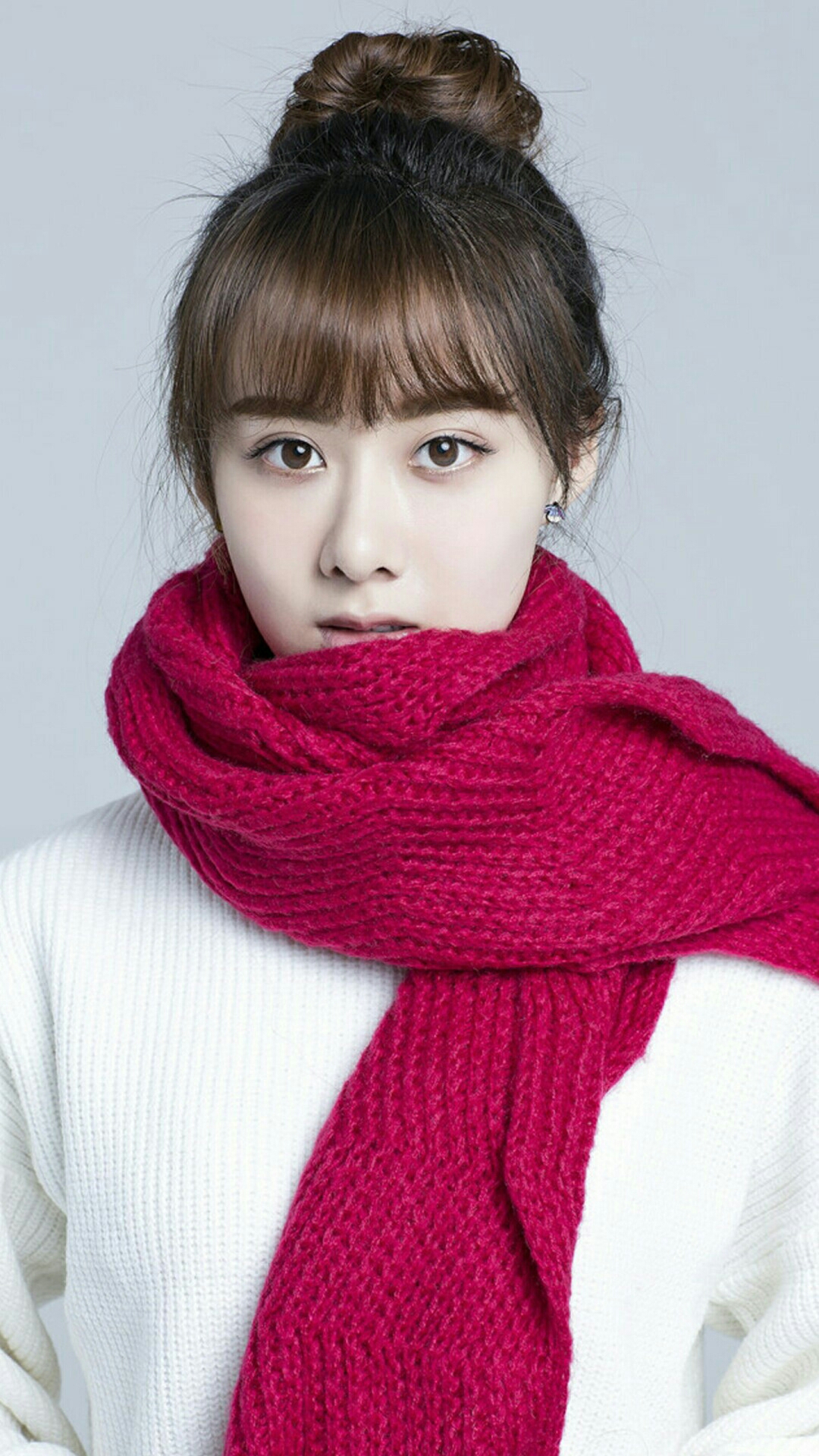 曹曦月表情鬼马俏皮少女范儿十足为寒冬增添暖意