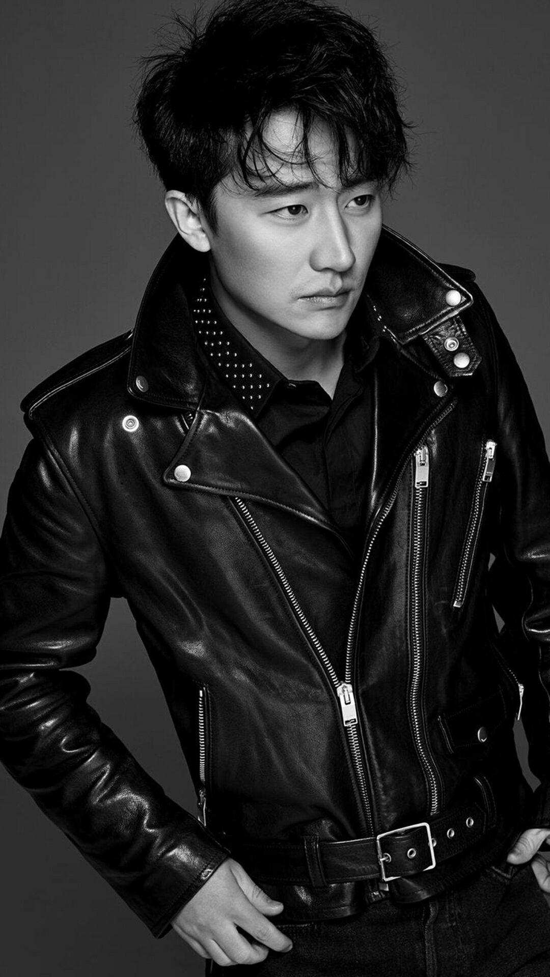 黄轩 最新写真 黑色夹克皮衣帅气有型 彰显型男本色