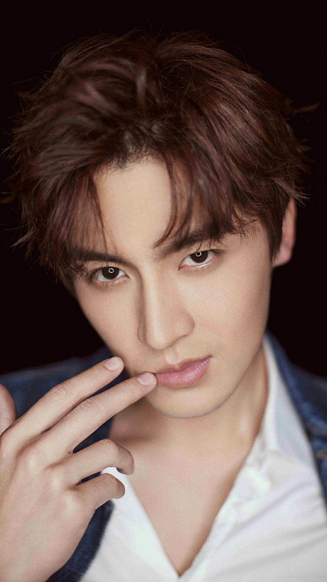 高泰宇 五官深邃立体 眼神坚定有力 尽显型男魅力