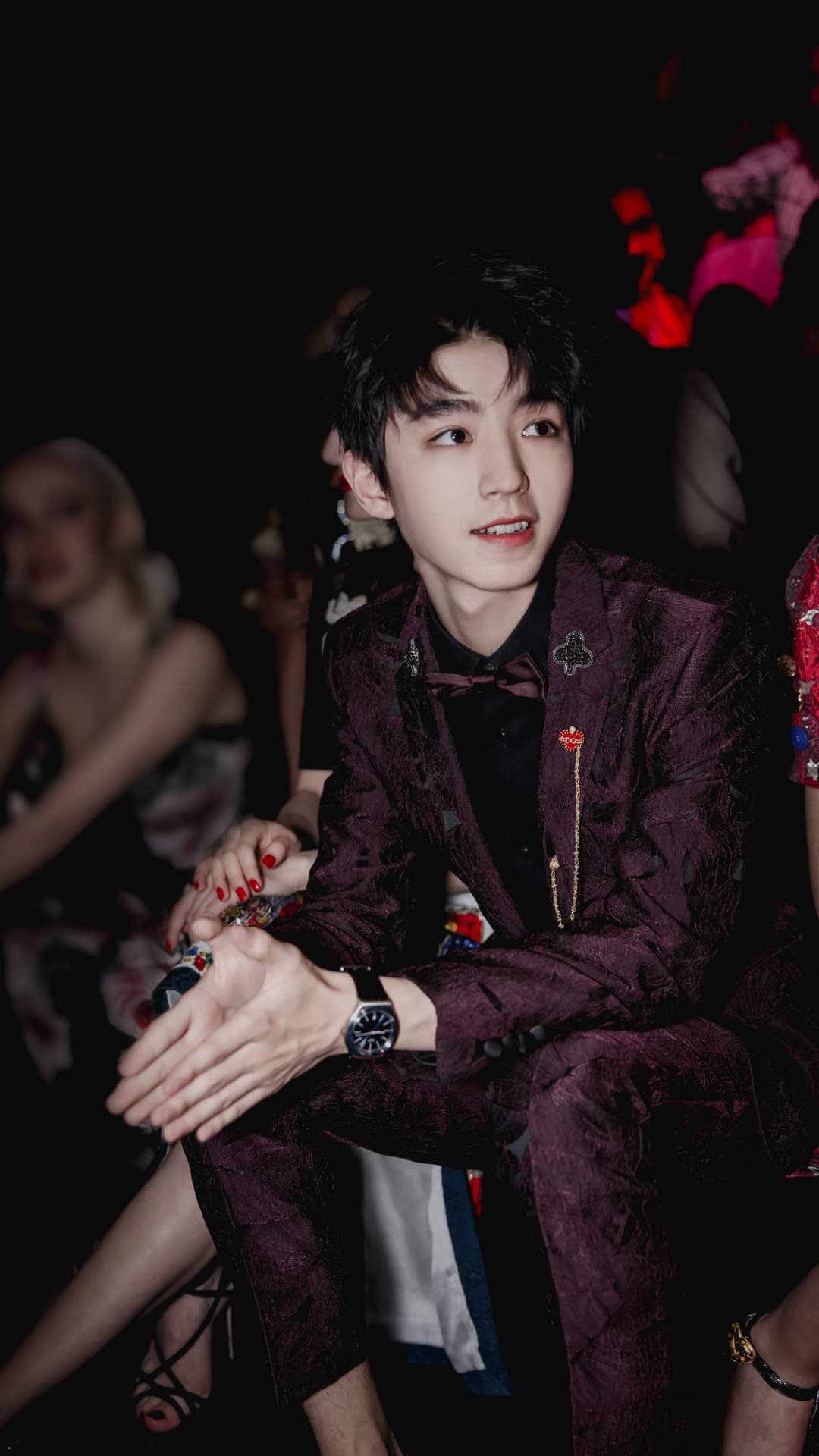 王俊凯米兰时装周亮相大秀,摩登真我展现爆棚高级感