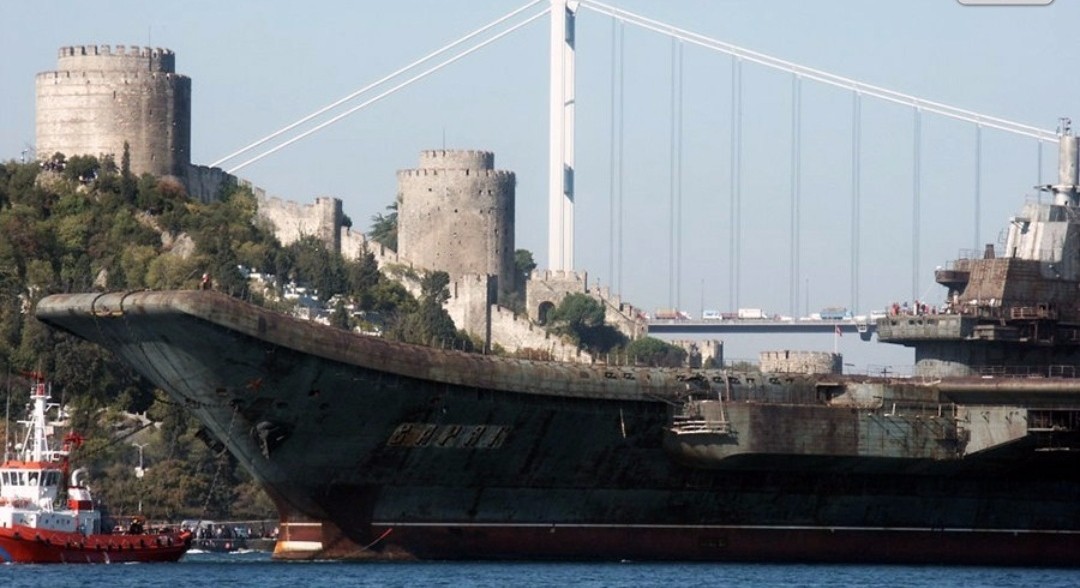 土耳其靠瓦良格航母过境逼着中国签协议,如今每年坐收上百亿!