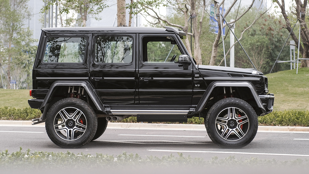 比姚明还高的大块头到底和普通越野车有什么不同