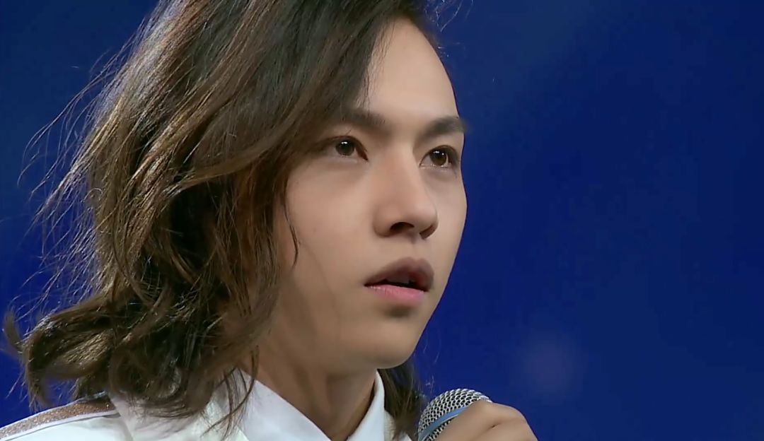 年轻真好啊!偶像练习生周芷若·周锐藏不住了!开心