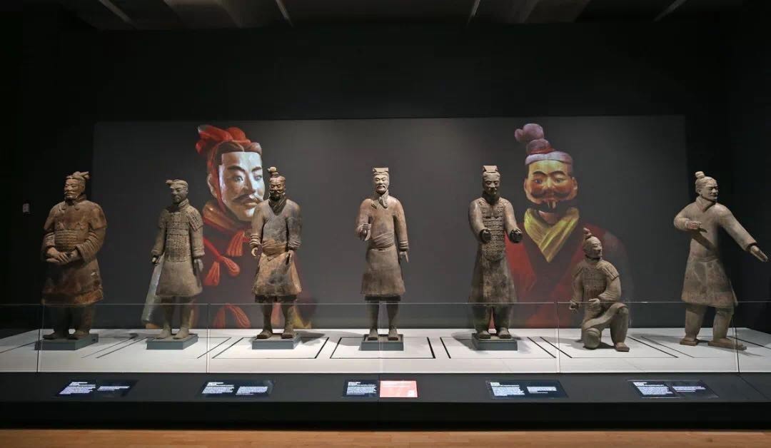时隔11年后,兵马俑再次现身英国,这次参展的文物有什么不一样?|兵马俑|文物|特展_新浪新闻
