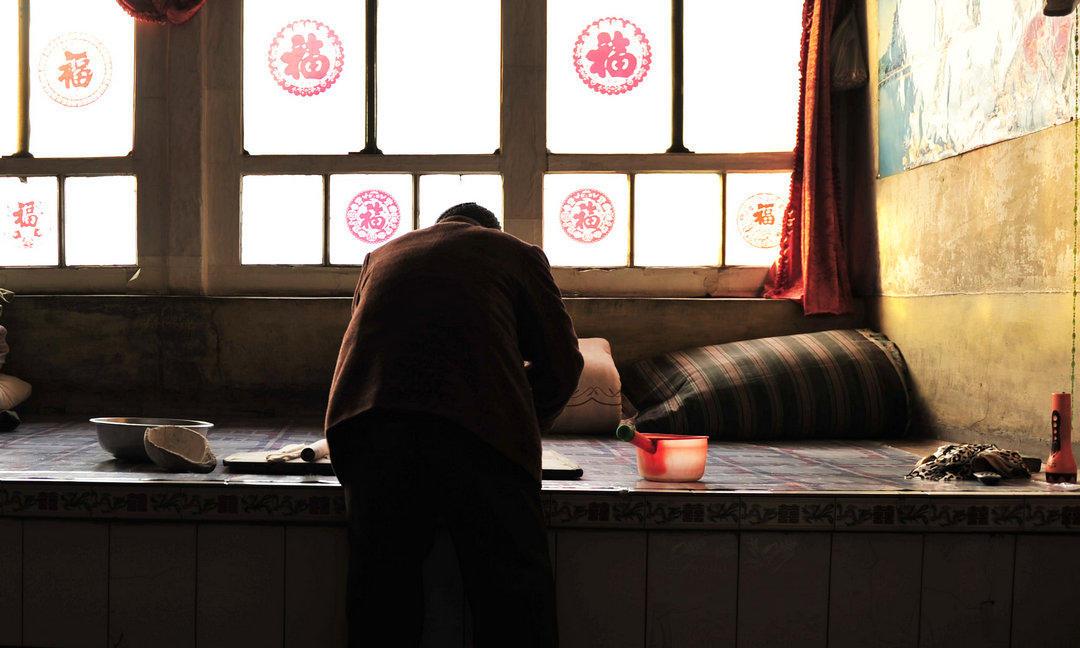 家人晒元旦假期怎么过: 回农村老家睡热炕头 吃老妈亲手做手擀面!