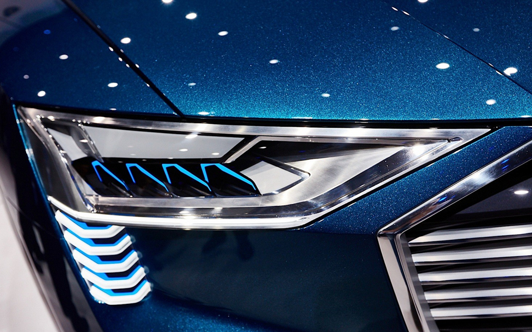 奥迪suv新颜王,配百万内最炫车灯,跑500km不烧一滴油