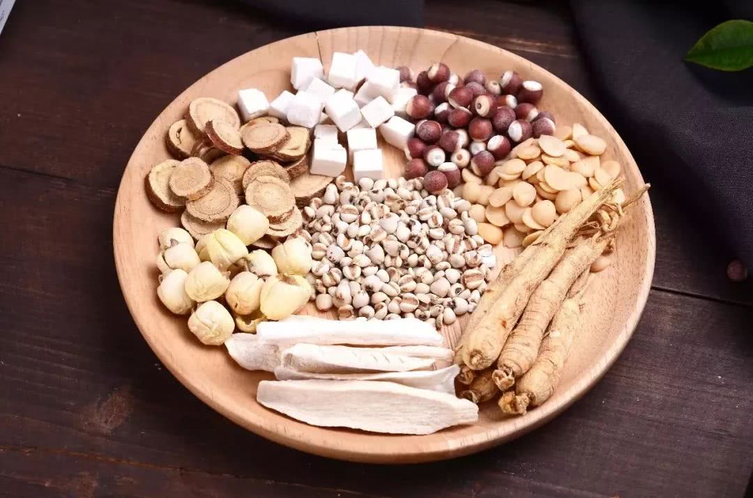 手脚冰凉气色差?每天一勺它,补血益气,胜过十汤药!