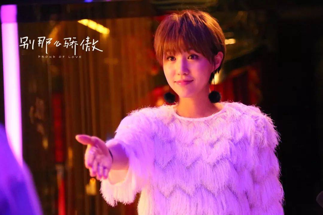 一见面送男主把刀,两集打八个,《继承者计划》里女主太酷了