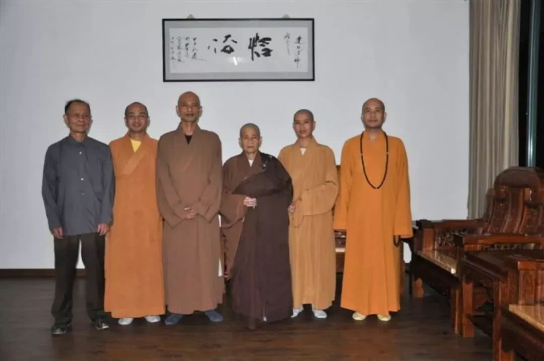 "达照法师全家五僧一居士(法师以及法师的妈妈,哥哥,姐姐,弟弟先后