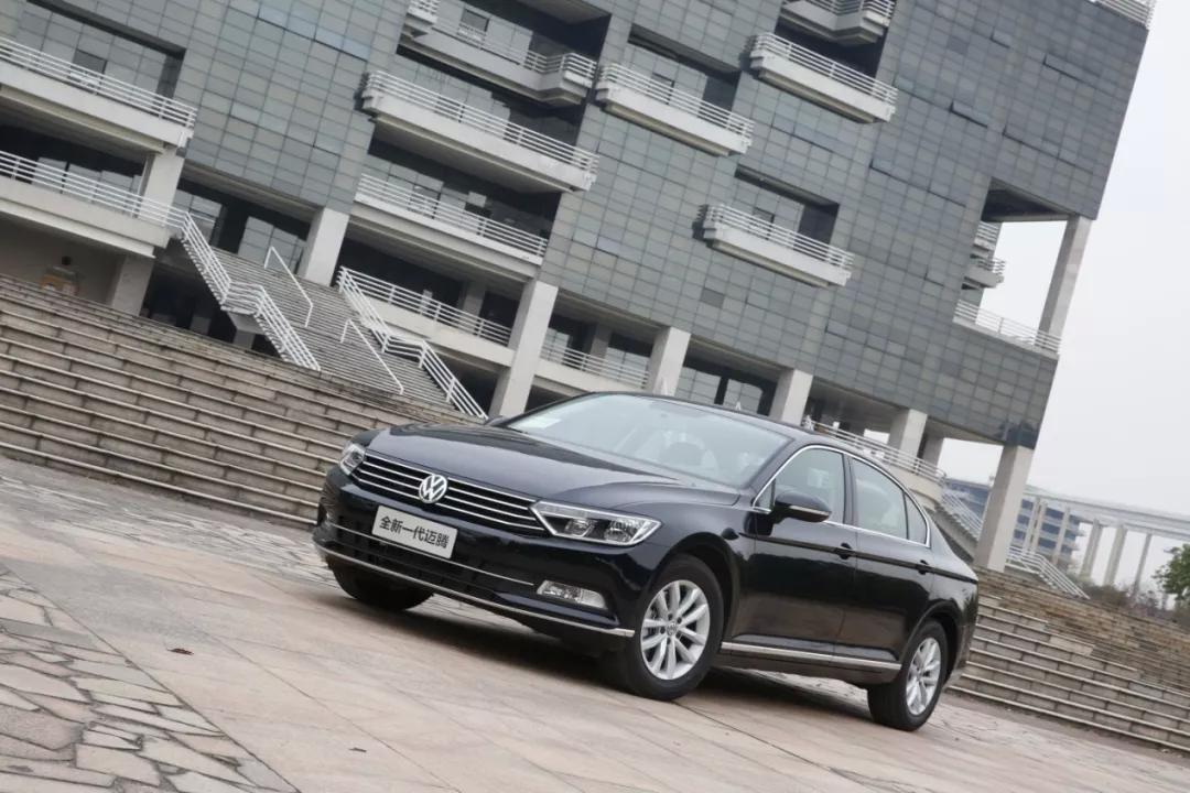 拳打凯美瑞,脚踢天籁!深度试驾迈腾1.4t越享型