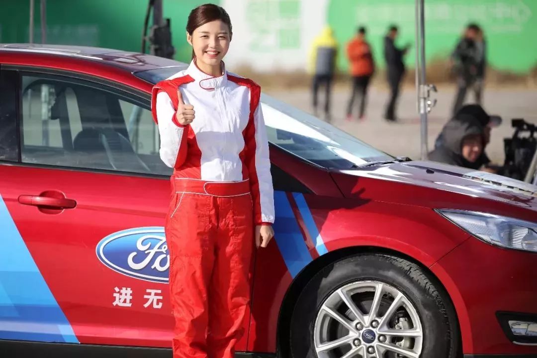最终,女赛车手华婷婷以26秒15