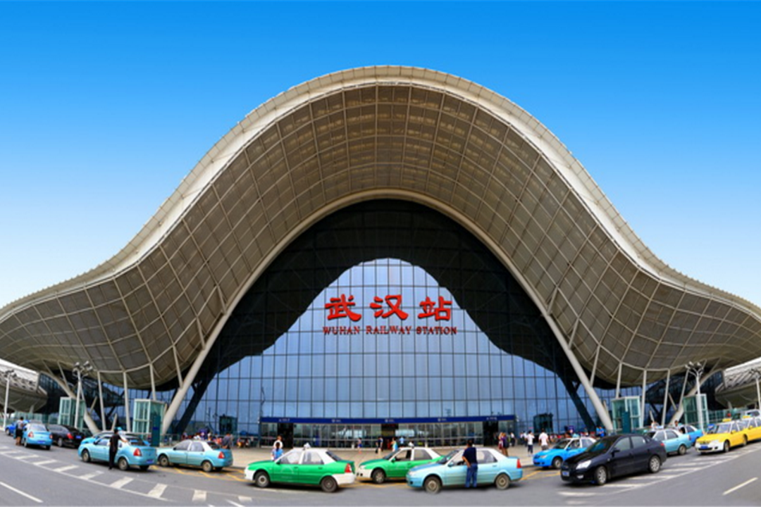 "九头鸟"造型的高铁站,造价140亿人民币,是中国第一座高铁站