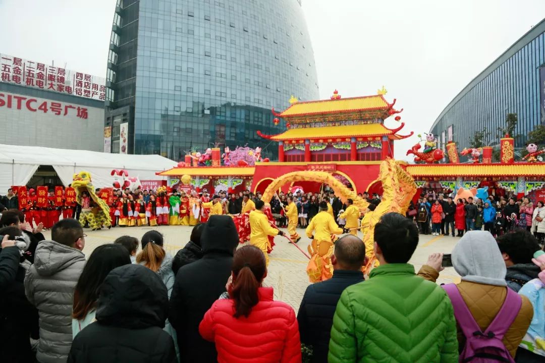 2018贵阳市观山湖区西南国际商贸城春节灯会庙市之贵州大庙会