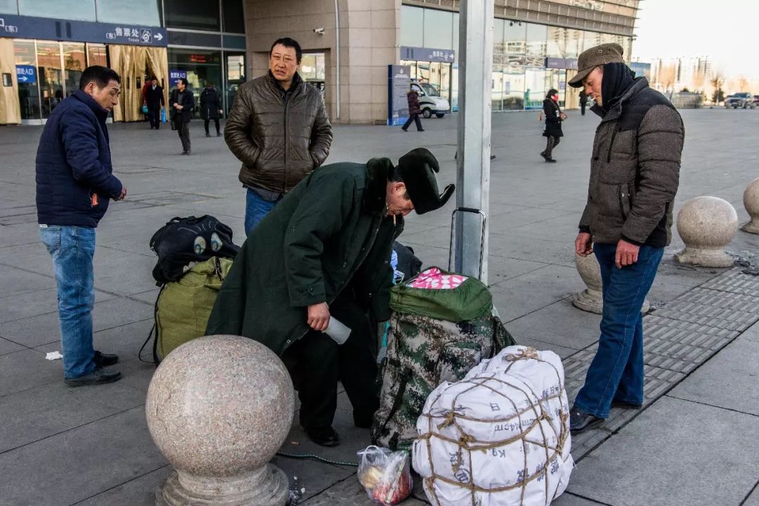 你一定在银川火车站见过这群外乡人