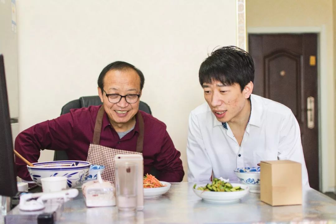 陕西吃货老乔:吃着面就着蒜,给个皇帝都不干!