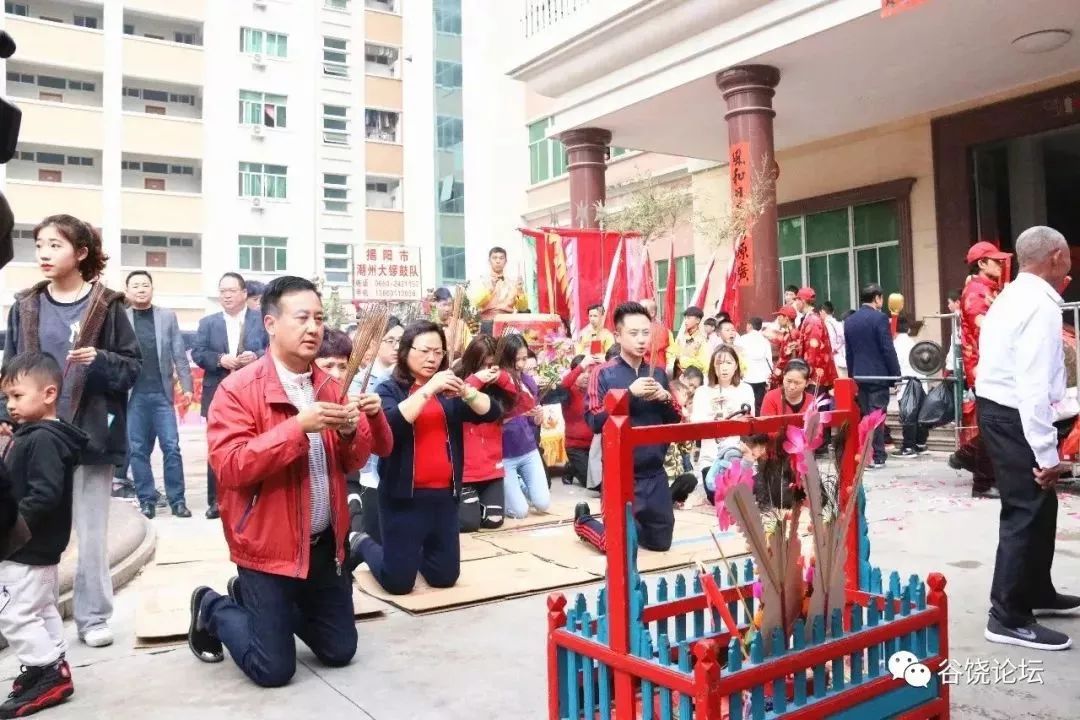 潮阳谷饶三山国王出巡,惊现超豪华供桌!