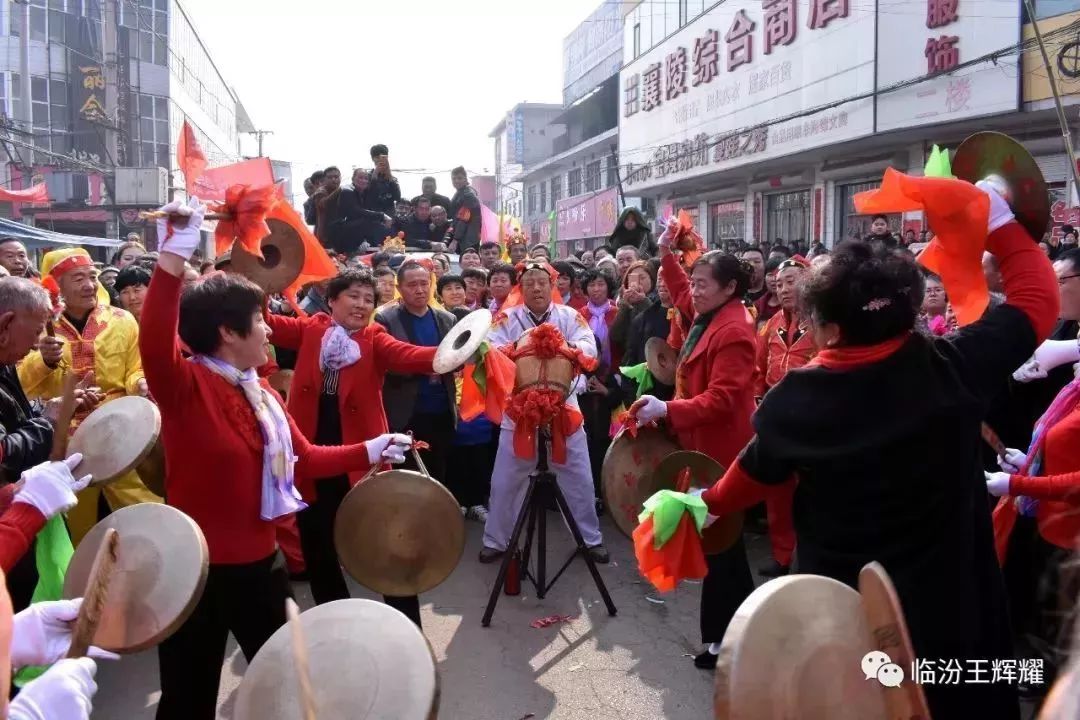 据悉消息称：方型广场小姐多，究竟为何总是人来人往热闹非凡？