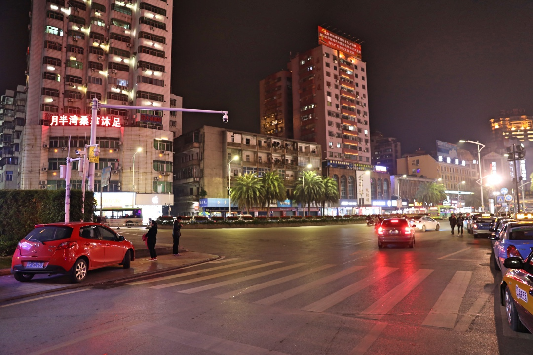 广东粤北这个城市是广东人家族发源地,夜晚漫步也是一个休闲小城